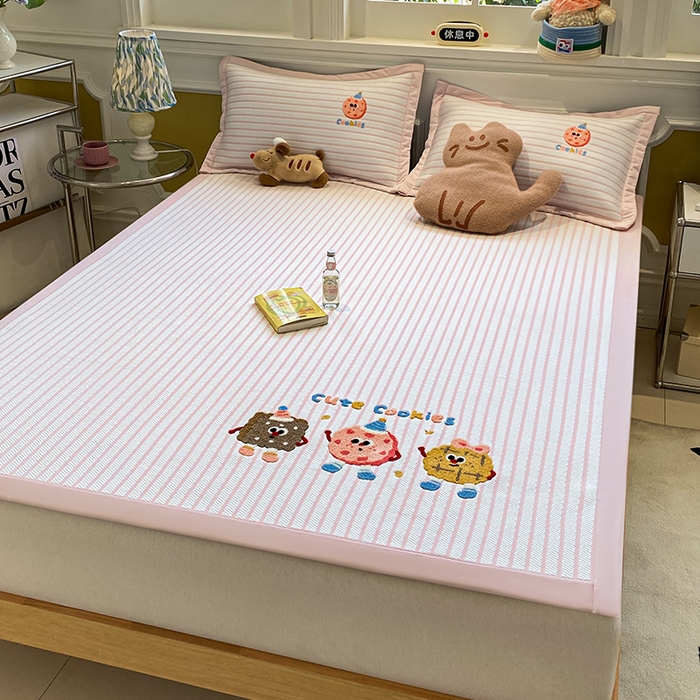 91家纺网 家纺一手货源 找家纺 2025年新款PE提花卡通毛巾绣凉席系列场景一 趣多多