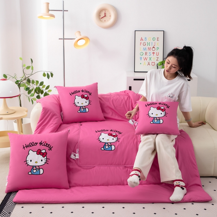 91家纺网 家纺一手货源 找家纺 照世家纺 2025新款全棉纯棉三丽鸥抱枕被【券后控价不低于：78/99/129/149/179】凯蒂猫-粉