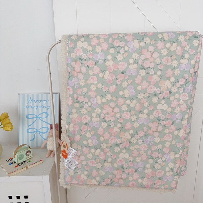 91家纺网 家纺一手货源 找家纺 于果2025新款双层纱花边款夏被 手捧玫瑰