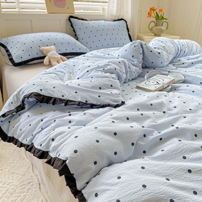 91家纺网 家纺一手货源 找家纺 优选 2025新款直播热款赫本风花边款针织皱皱纱法式印花吊边床单三件套床笠四件套 波点-蓝