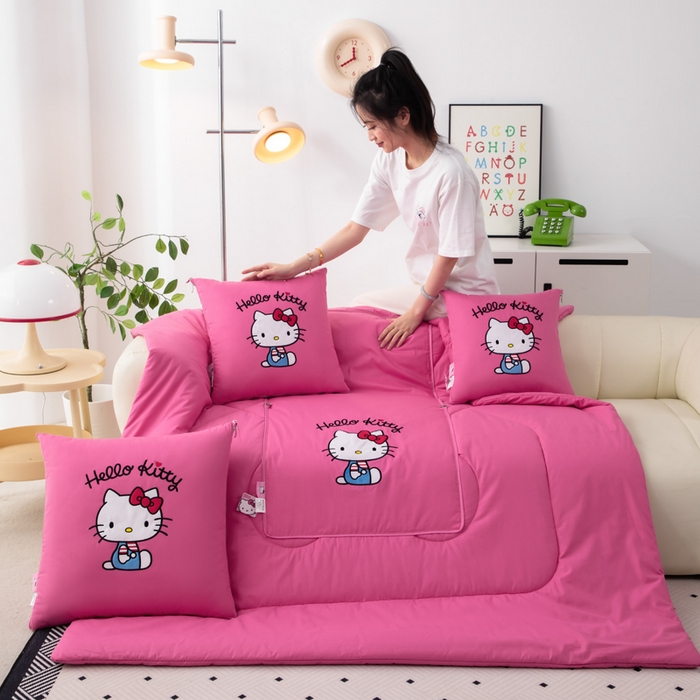 91家纺网 家纺一手货源 找家纺 照世家纺 2025新款全棉纯棉三丽鸥抱枕被【券后控价不低于：78/99/129/149/179】凯蒂猫-粉