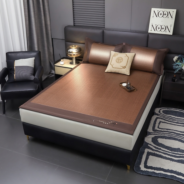 91家纺网 家纺一手货源 找家纺 （总）卡罗兰 2025新款PE超冷感霸王藤刺绣凉席冰藤席床单款