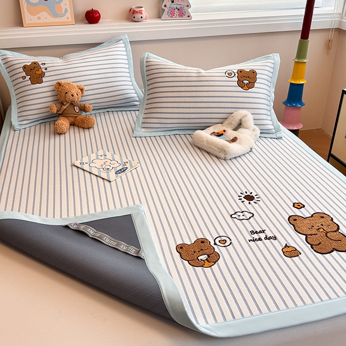 91家纺网 家纺一手货源 找家纺 蓝邻家纺 2025年新款PE提花卡通毛巾绣凉席系列场景二 幸运狗