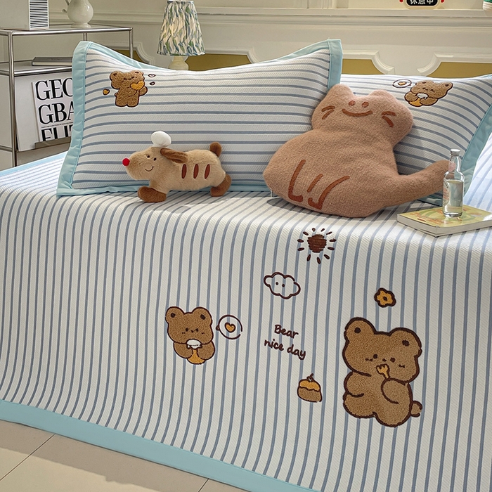 91家纺网 家纺一手货源 找家纺 2025年新款PE提花卡通毛巾绣凉席系列场景一 幸运狗