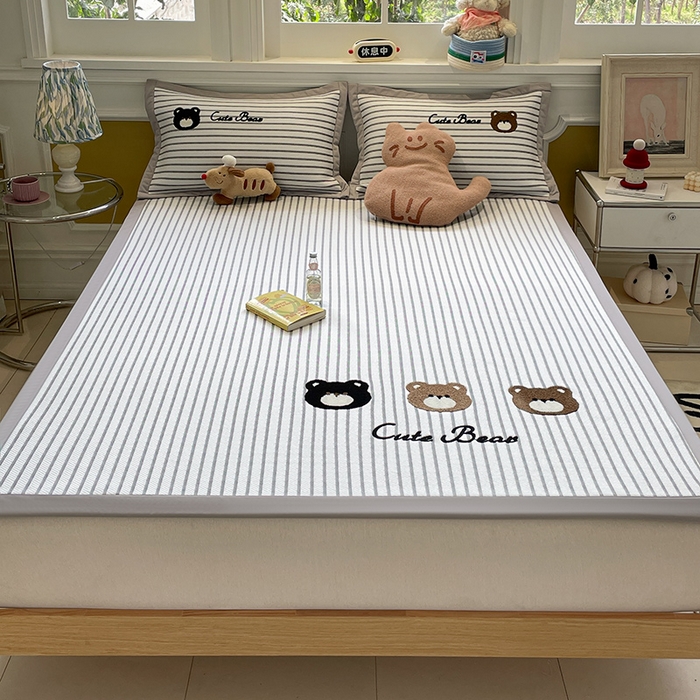 91家纺网 家纺一手货源 找家纺 （总）蓝邻家纺 2025年新款PE提花卡通毛巾绣凉席系列场景一