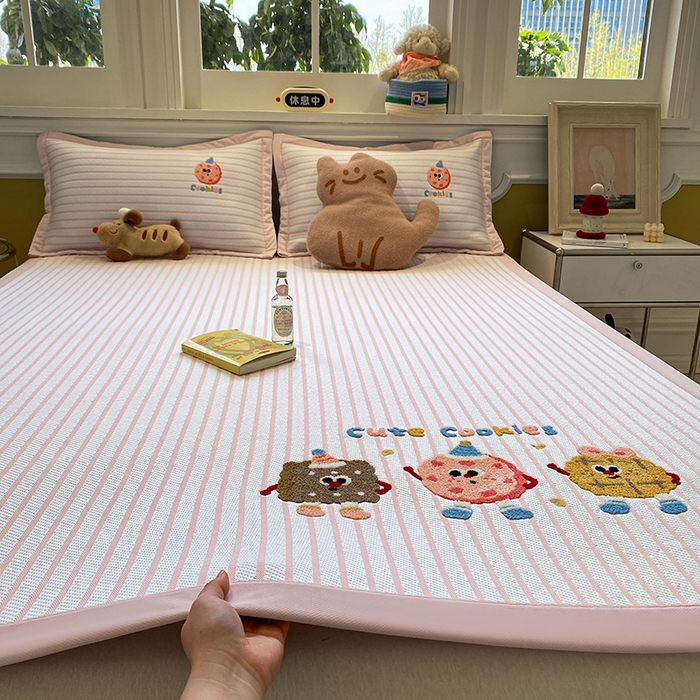 91家纺网 家纺一手货源 找家纺 2025年新款PE提花卡通毛巾绣凉席系列场景一 趣多多