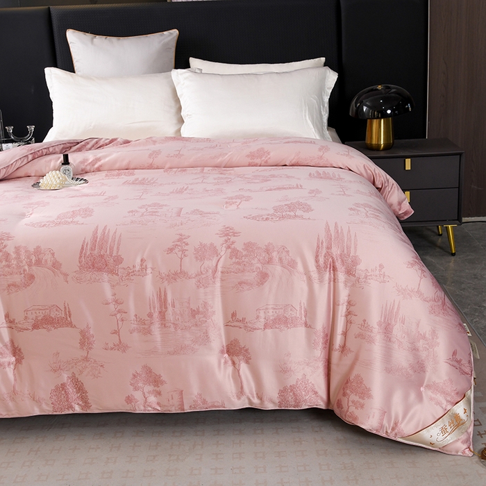 91家纺网 家纺一手货源 找家纺 鑫田家纺 2025新款天丝蚕丝被100%柞蚕丝夏被莱赛尔天丝数码印花 情节-浅豆沙