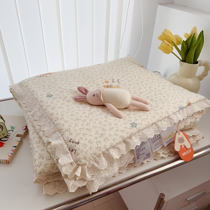91家纺网 家纺一手货源 找家纺 于果2025新款双层纱花边款夏被 萌萌狮