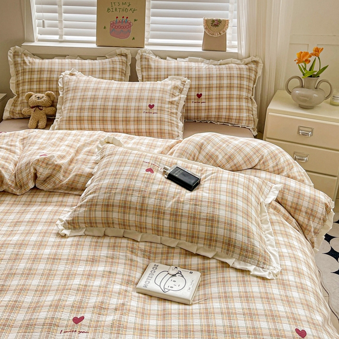 91家纺网 家纺一手货源 找家纺 优选良品 2025新款直播热款赫本风皱皱双层纱花边款针织皱皱纱法式印花吊边床单三件套床笠四件套 格子爱心