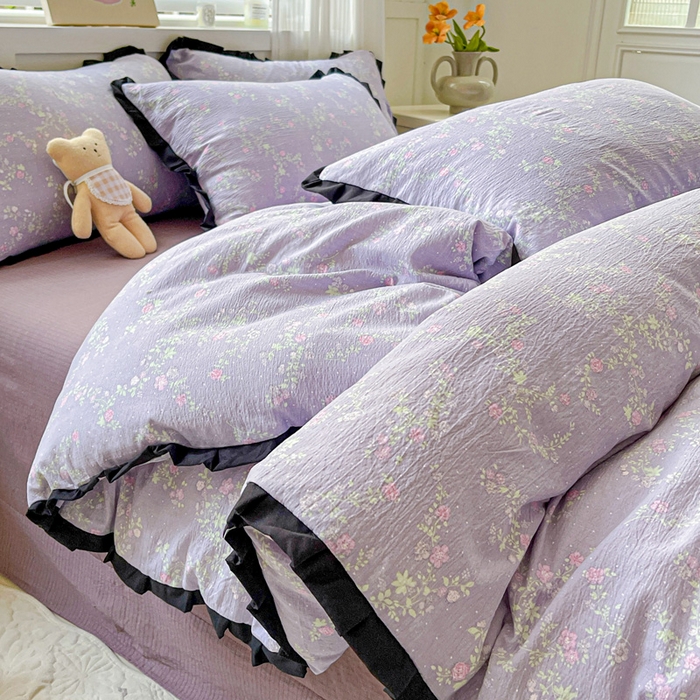 91家纺网 家纺一手货源 找家纺 优选 2025新款直播热款赫本风花边款针织皱皱纱法式印花吊边床单三件套床笠四件套 艾薇紫