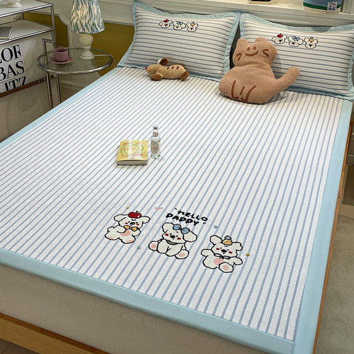 91家纺网 家纺一手货源 找家纺 2025年新款PE提花卡通毛巾绣凉席系列场景一 欢乐小狗