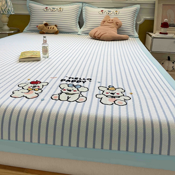 91家纺网 家纺一手货源 找家纺 2025年新款PE提花卡通毛巾绣凉席系列场景一 欢乐小狗