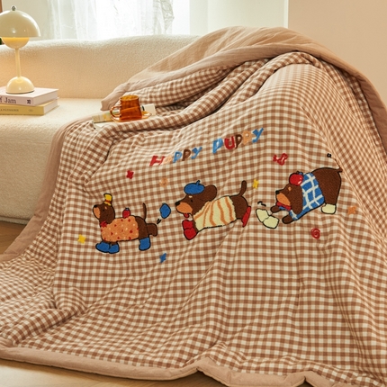 91家纺网 家纺一手货源 找家纺 2025新款色织全棉纯棉绣花单夏被夏凉被空调被 奔跑小狗-卡其