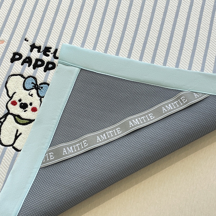 91家纺网 家纺一手货源 找家纺 2025年新款PE提花卡通毛巾绣凉席系列场景一 欢乐小狗