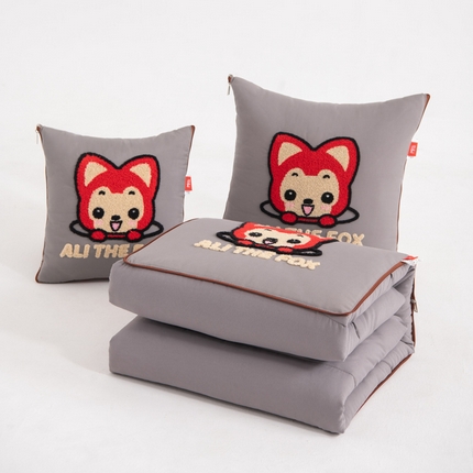 91家纺网 家纺一手货源 找家纺 （总）宝马家纺（原梦童画）2025新款毛巾绣阿狸四季款抱枕被