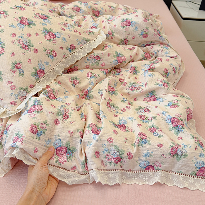 91家纺网 家纺一手货源 找家纺 竹合家纺 2025新款云感皱皱四件套-镂空花边款法式 花边款-美娜