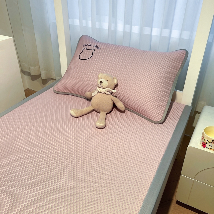 91家纺网 家纺一手货源 找家纺 （总）梵朴 2025新款凉感PE冰豆豆贴布绣凉席-学生床