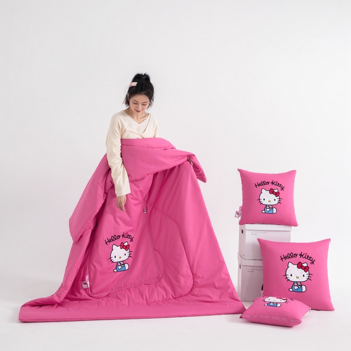 91家纺网 家纺一手货源 找家纺 照世家纺 2025新款全棉纯棉三丽鸥抱枕被【券后控价不低于：78/99/129/149/179】凯蒂猫-粉