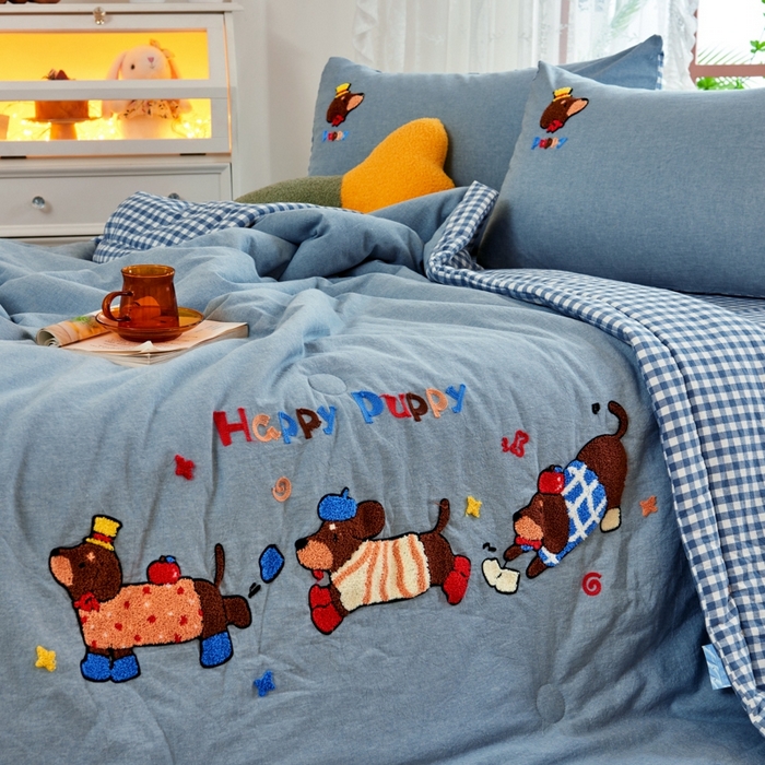 91家纺网 家纺一手货源 找家纺 2025新款色织全棉纯棉绣花单夏被夏凉被空调被 奔跑小狗-蓝