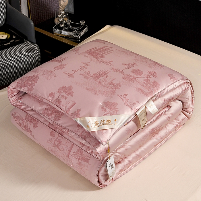 91家纺网 家纺一手货源 找家纺 鑫田家纺 2025新款天丝蚕丝被100%柞蚕丝夏被莱赛尔天丝数码印花 情节-浅豆沙