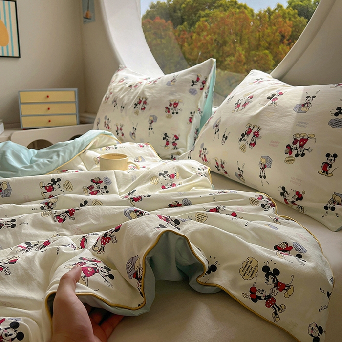 91家纺网 家纺一手货源 找家纺 初念 2025新款云朵棉系列夏被（提供买家秀） 听音乐的米奇