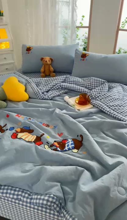 91家纺网 家纺一手货源 找家纺 2025新款色织全棉纯棉绣花单夏被夏凉被空调被 奔跑小狗-蓝