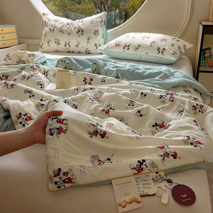 91家纺网 家纺一手货源 找家纺 初念 2025新款云朵棉系列夏被（提供买家秀） 听音乐的米奇