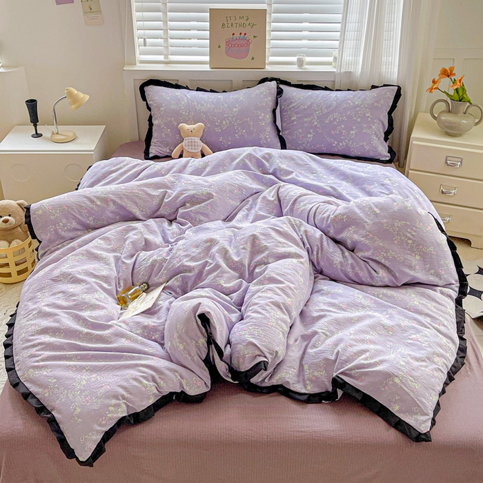 91家纺网 家纺一手货源 找家纺 优选 2025新款直播热款赫本风花边款针织皱皱纱法式印花吊边床单三件套床笠四件套 艾薇紫