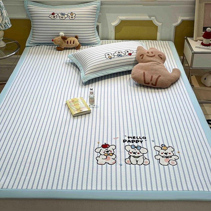 91家纺网 家纺一手货源 找家纺 2025年新款PE提花卡通毛巾绣凉席系列场景一 欢乐小狗