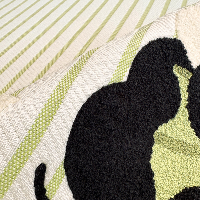 91家纺网 家纺一手货源 找家纺 蓝邻家纺 2025年新款PE提花卡通毛巾绣凉席系列场景二 花花