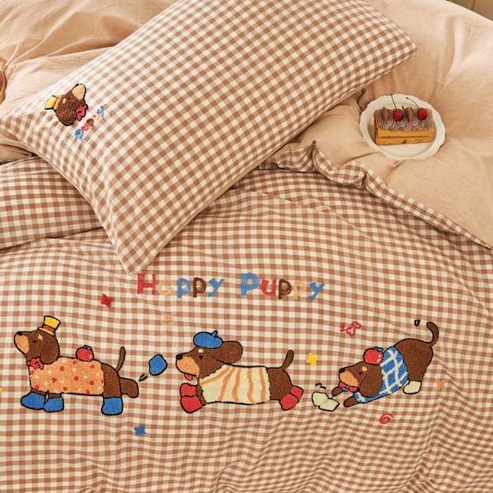 91家纺网 家纺一手货源 找家纺 徕米家居  2025新款色织全棉水洗棉毛巾绣四件套 奔跑小狗-卡其