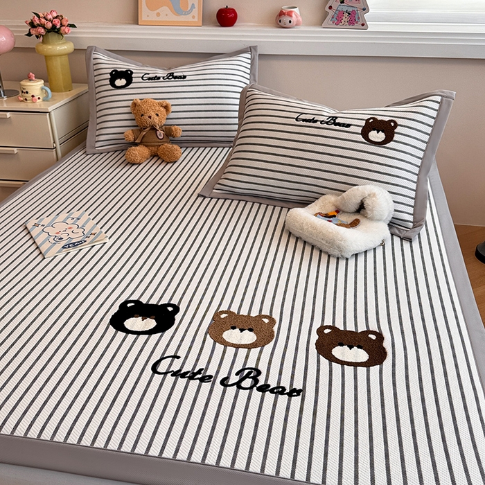 91家纺网 家纺一手货源 找家纺 （总）蓝邻家纺 2025年新款PE提花卡通毛巾绣凉席系列场景二