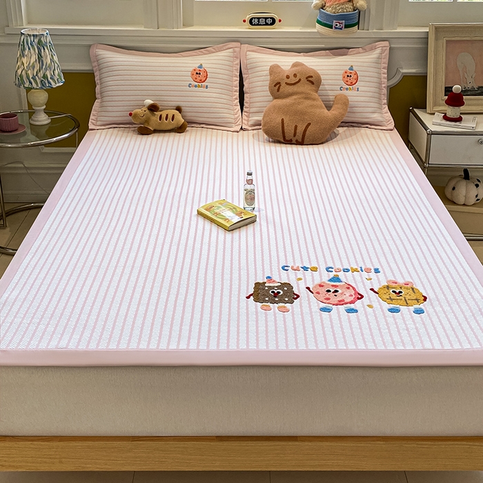 91家纺网 家纺一手货源 找家纺 2025年新款PE提花卡通毛巾绣凉席系列场景一 趣多多