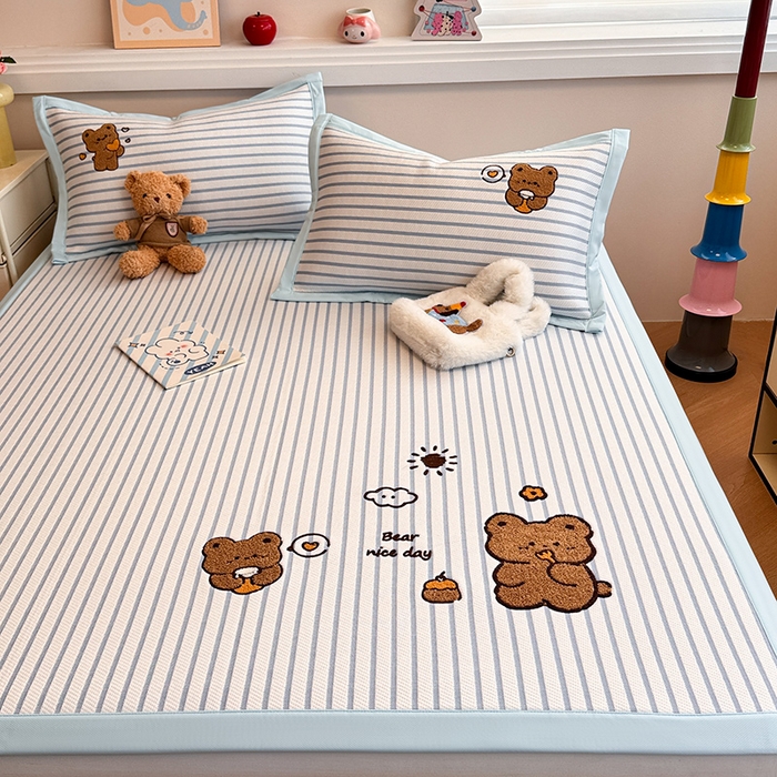 91家纺网 家纺一手货源 找家纺 蓝邻家纺 2025年新款PE提花卡通毛巾绣凉席系列场景二 幸运狗