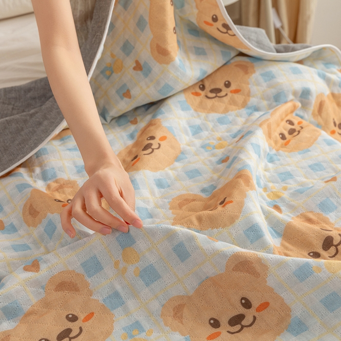 91家纺网 家纺一手货源 找家纺 乐家毛巾被（工厂自产自销） 2025新款A类全棉六层纱印花毛巾被 黄油小熊