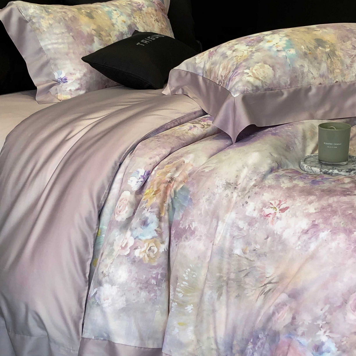 91家纺网 家纺一手货源 找家纺 2025新款高支高密长绒棉专版数码印花双拼系列四件套-卡梅伦【券后不低于378】 棉沐苒-紫