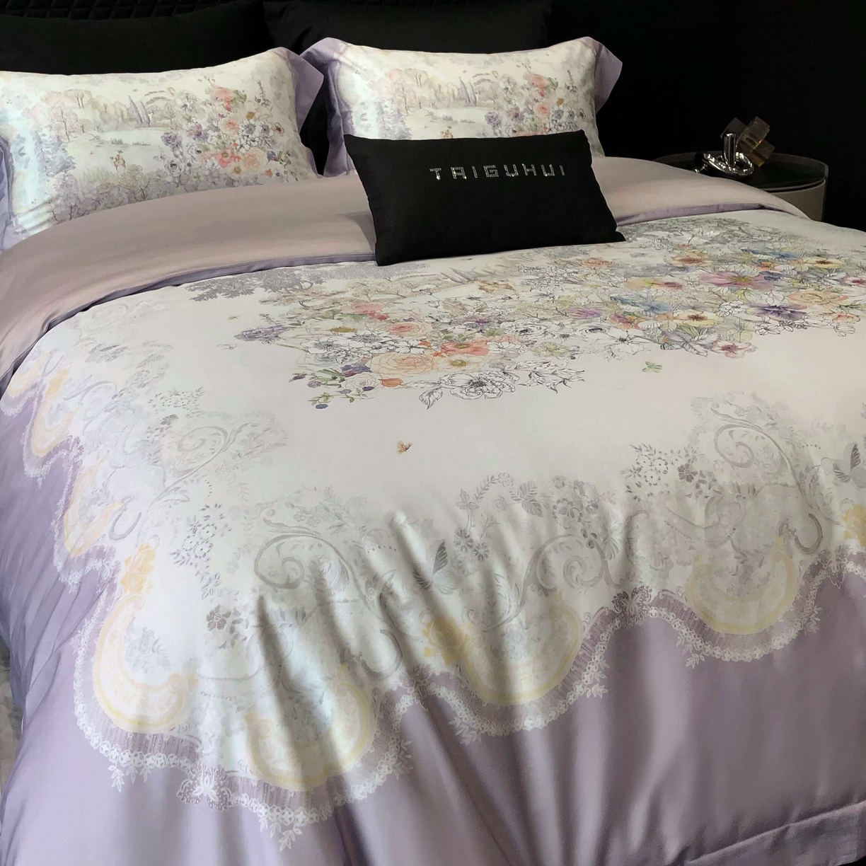 91家纺网 家纺一手货源 找家纺 2025新款高支高密长绒棉大版数码印花双拼系列四件套【券后不低于388】 露西娅-烟紫