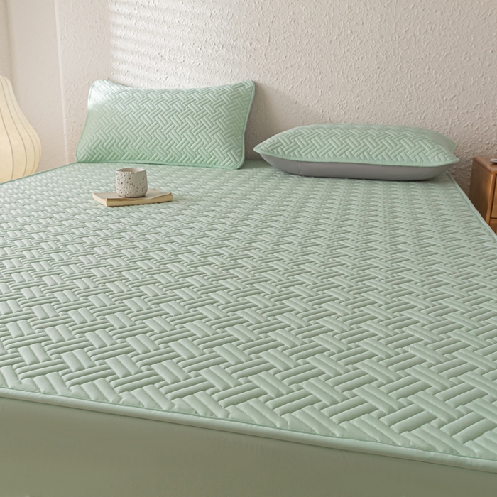 91家纺网 家纺一手货源 找家纺 欧邦 2025新款四季款纯色水洗棉夹棉床笠床垫保护罩-场景一 条格-水绿