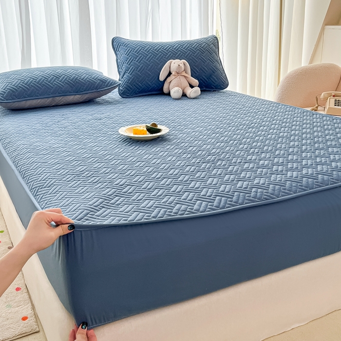 91家纺网 家纺一手货源 找家纺 欧邦 2025新款四季款纯色水洗棉夹棉床笠床垫保护罩-场景二 条格-藏蓝