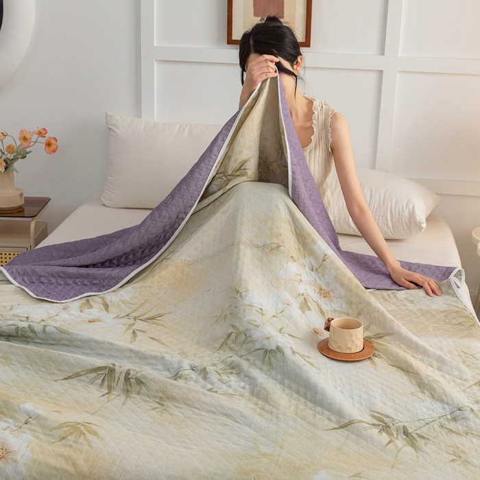 91家纺网 家纺一手货源 找家纺 乐家毛巾被（工厂自产自销） 2025新款A类全棉六层纱印花毛巾被 绿色茶花