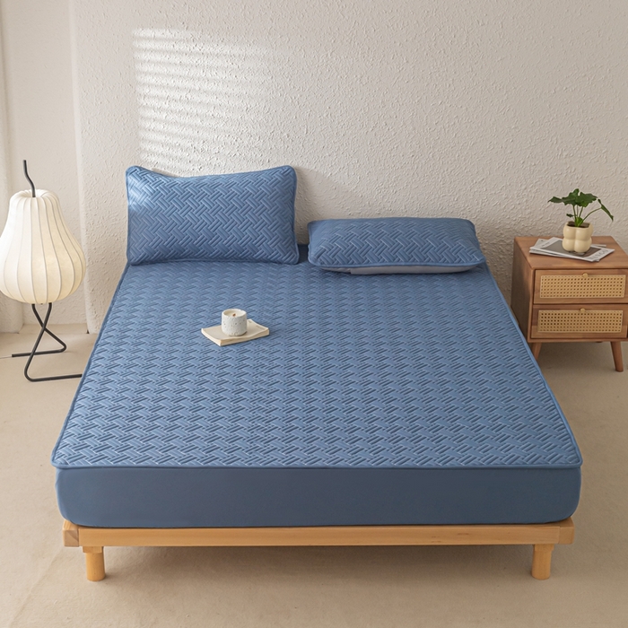 91家纺网 家纺一手货源 找家纺 欧邦 2025新款四季款纯色水洗棉夹棉床笠床垫保护罩-场景一 条格-宝蓝