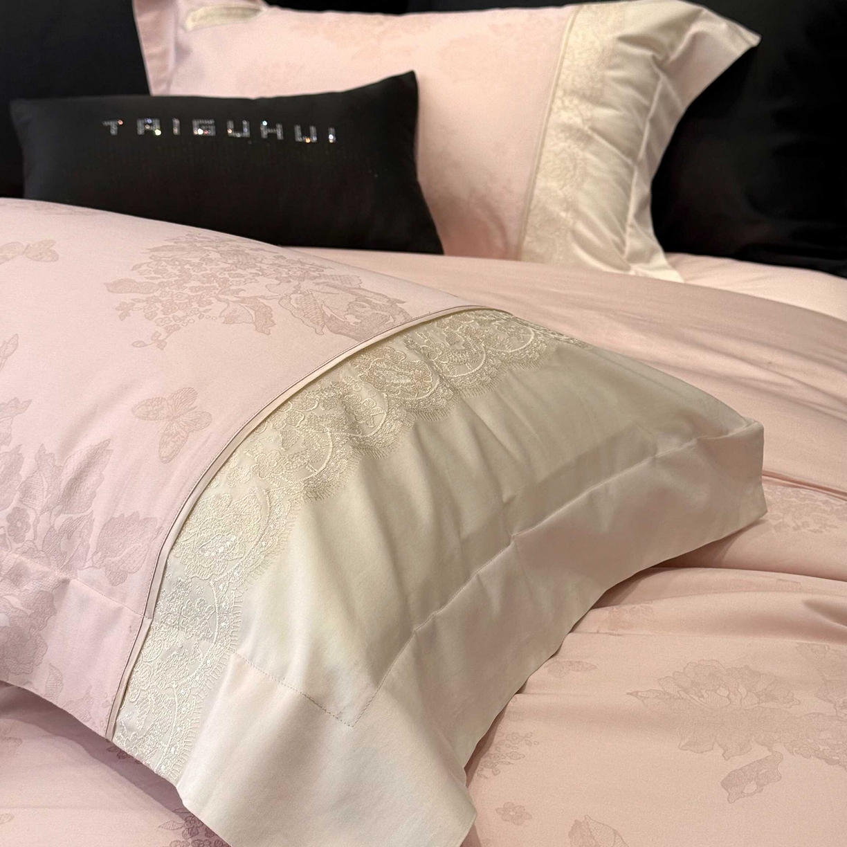 91家纺网 家纺一手货源 找家纺 （总）太古汇家居 2025新款全棉提花绣花“伊莎贝拉”系列四件套