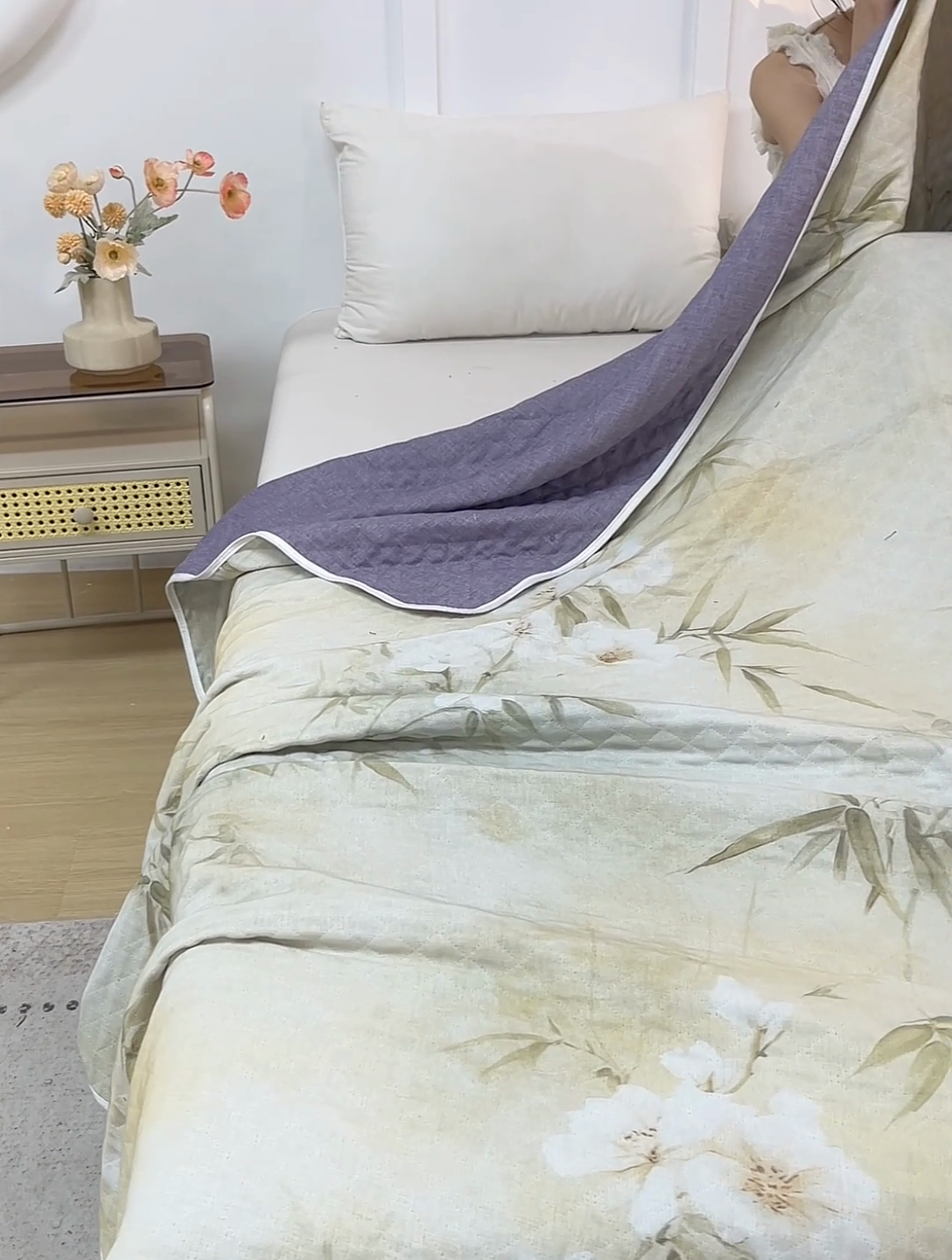 91家纺网 家纺一手货源 找家纺 乐家毛巾被（工厂自产自销） 2025新款A类全棉六层纱印花毛巾被 绿色茶花