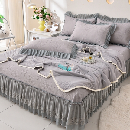 91家纺网 家纺一手货源 找家纺 （总）铠畅家纺 2025新款凉感豆豆床裙夏被四件套--花梦蝶