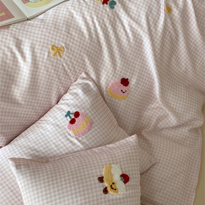 91家纺网 家纺一手货源 找家纺 2025新款60S兰精天丝卡通毛巾绣四件套-暗合款 天丝可颂