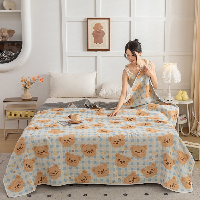 91家纺网 家纺一手货源 找家纺 乐家毛巾被（工厂自产自销） 2025新款A类全棉六层纱印花毛巾被 黄油小熊