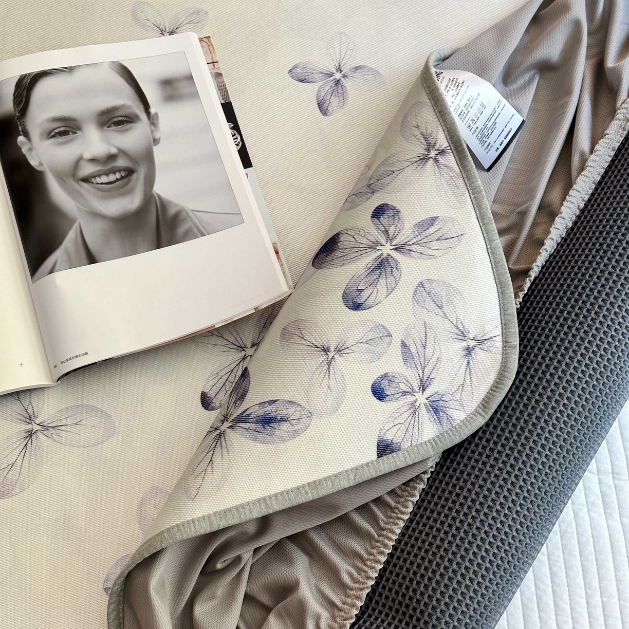 91家纺网 家纺一手货源 找家纺 JUICY 橘滋家纺 2025新款夏日高端轻奢数码冰丝奢简高级凉席床笠 爱琴海微风