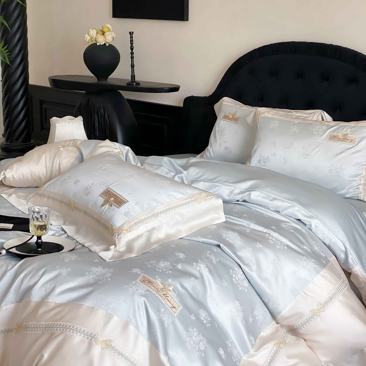 91家纺网 家纺一手货源 找家纺 太古汇家居 2025新款兰精天丝高精密提花-绣花“花间蝶影”系列  花间蝶影-蓝色