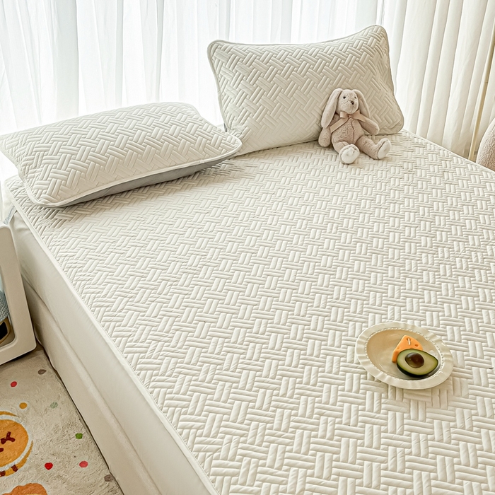 91家纺网 家纺一手货源 找家纺 欧邦 2025新款四季款纯色水洗棉夹棉床笠床垫保护罩-场景二 条格-白色