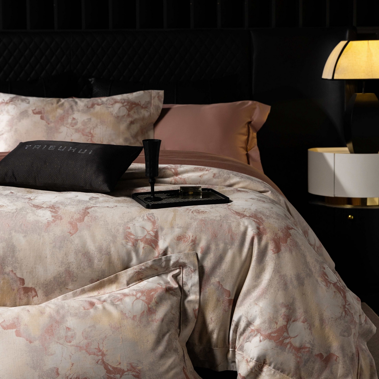 91家纺网 家纺一手货源 找家纺 2025新款全棉色织大提花系列双拼系列四件套 西西里